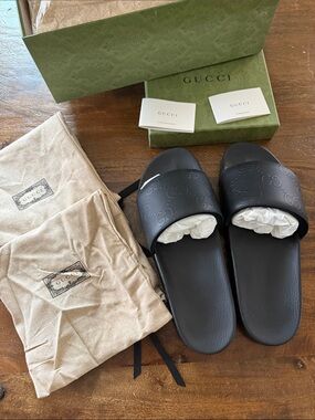Gucci Black Embossed Logo Men's Slide Sandals